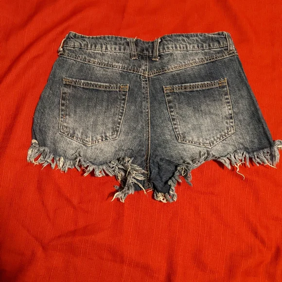 Vanilla Star Festival frayed jean shorts size 9 - Picture 2 of 4